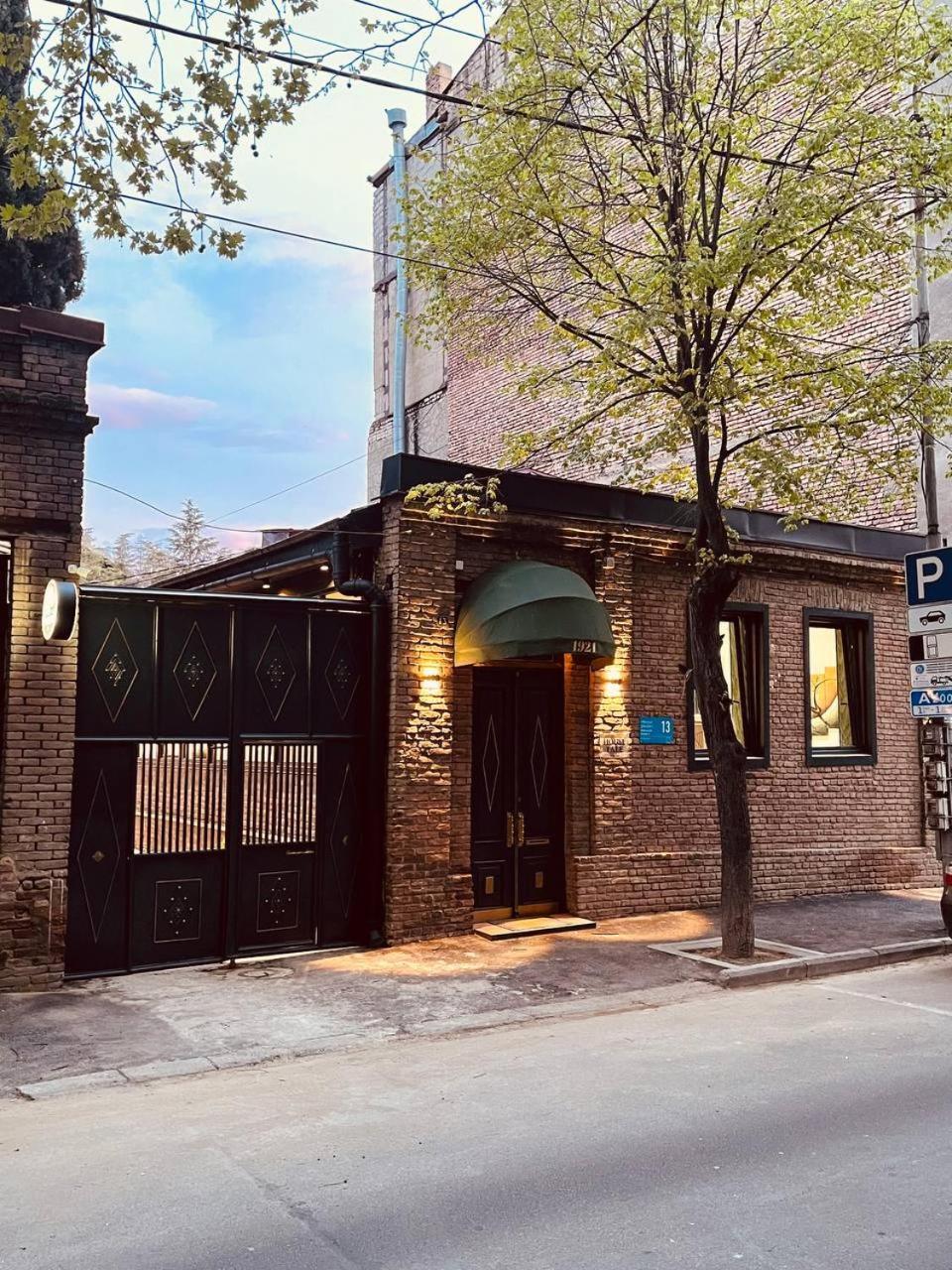 House Tale 1921 Pansiyon Tiflis Dış mekan fotoğraf